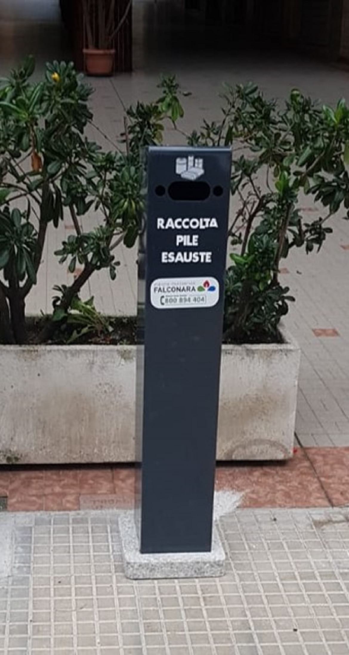 Nuovo contenitore pile esauste